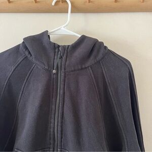 Lululemon | black cropped scuba hoodie